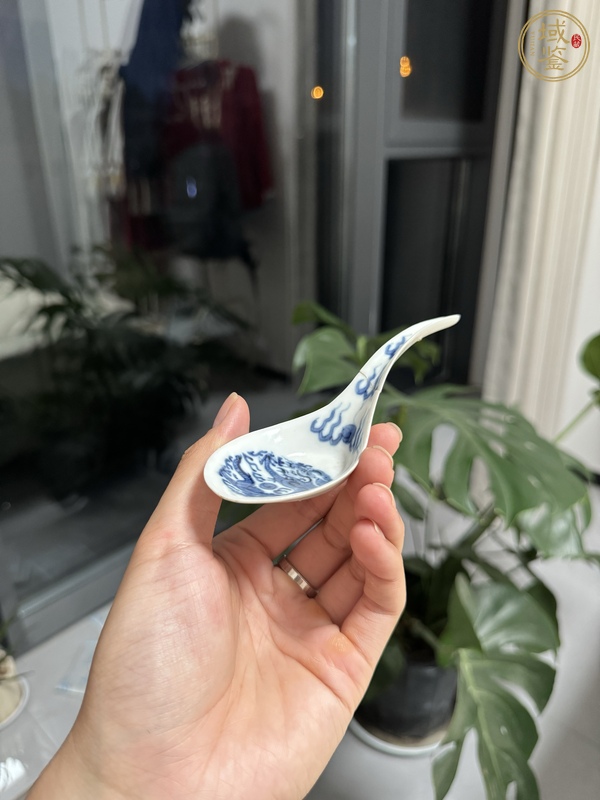 古玩陶瓷龍紋青花湯勺真品鑒賞圖