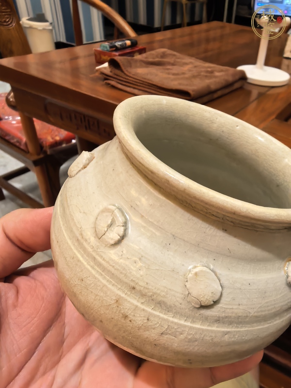 古玩陶瓷青白釉鼓釘紋罐真品鑒賞圖