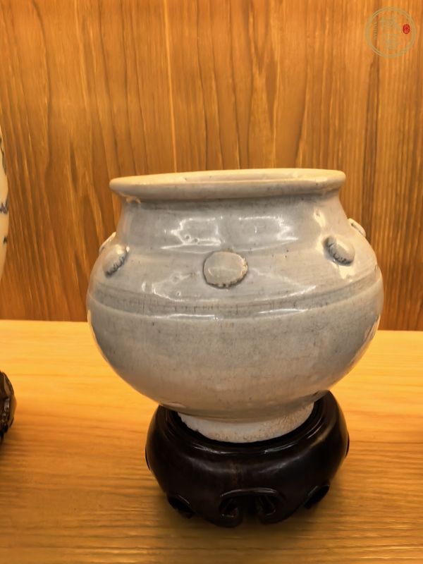 古玩陶瓷青白釉鼓釘紋罐真品鑒賞圖