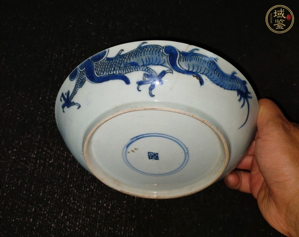 古玩陶瓷過墻龍紋青花盤真品鑒賞圖