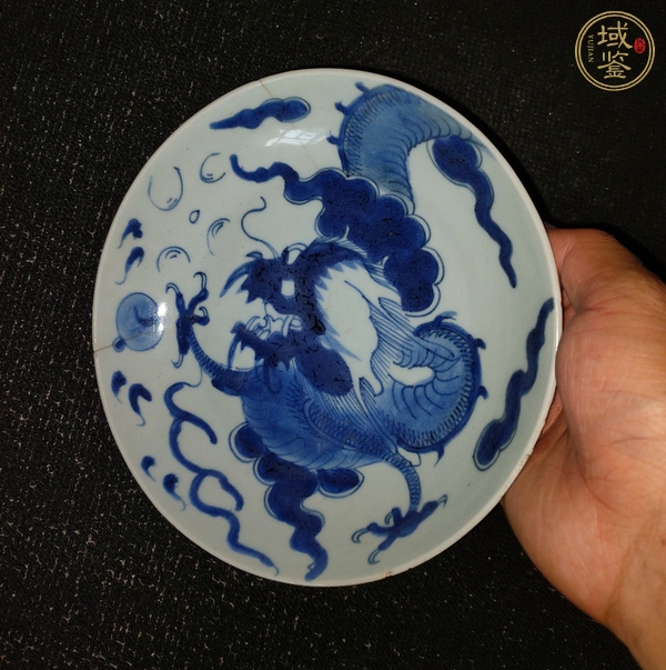 古玩陶瓷過墻龍紋青花盤真品鑒賞圖