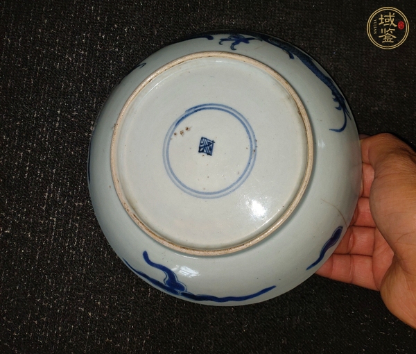 古玩陶瓷過墻龍紋青花盤真品鑒賞圖