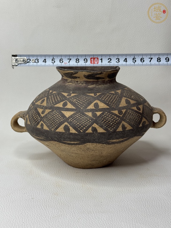 古玩陶瓷馬廠·網格棱形紋雙耳罐真品鑒賞圖