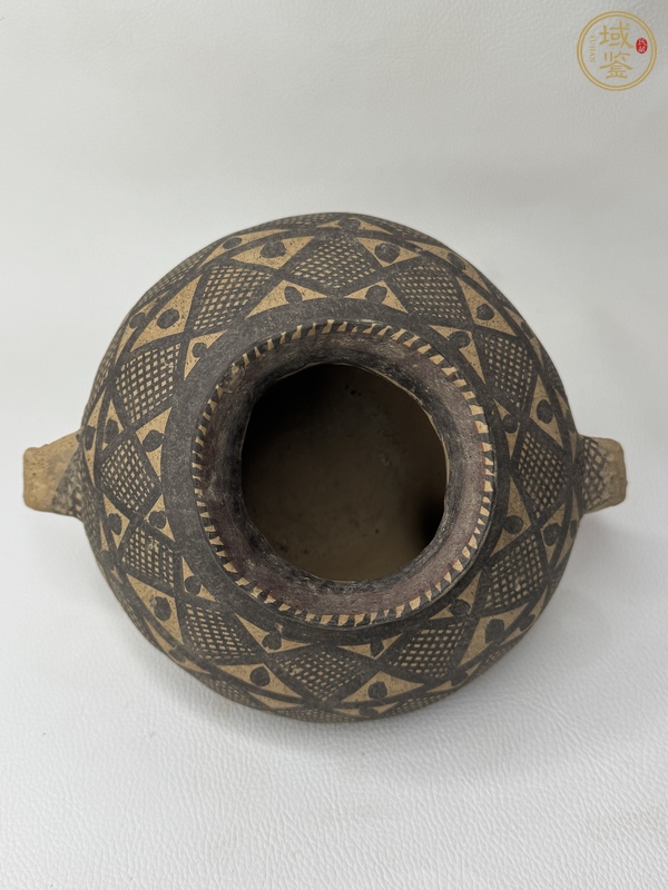 古玩陶瓷馬廠·網格棱形紋雙耳罐真品鑒賞圖
