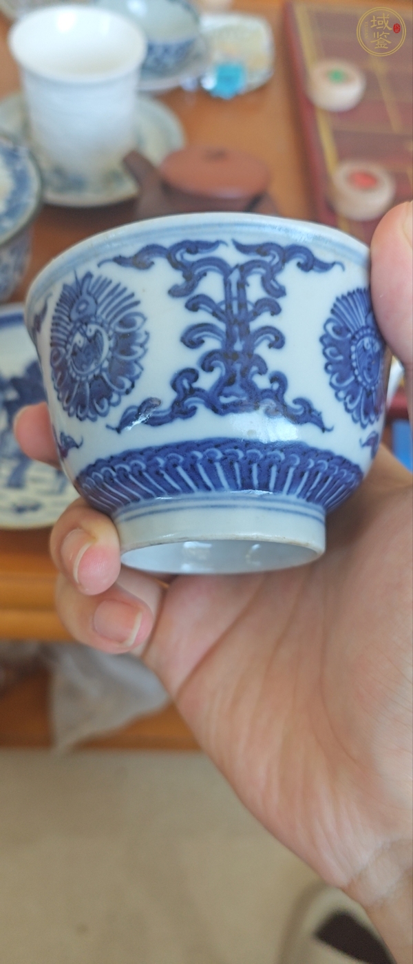 古玩陶瓷花卉紋青花杯真品鑒賞圖