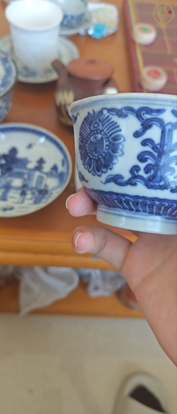 古玩陶瓷花卉紋青花杯真品鑒賞圖