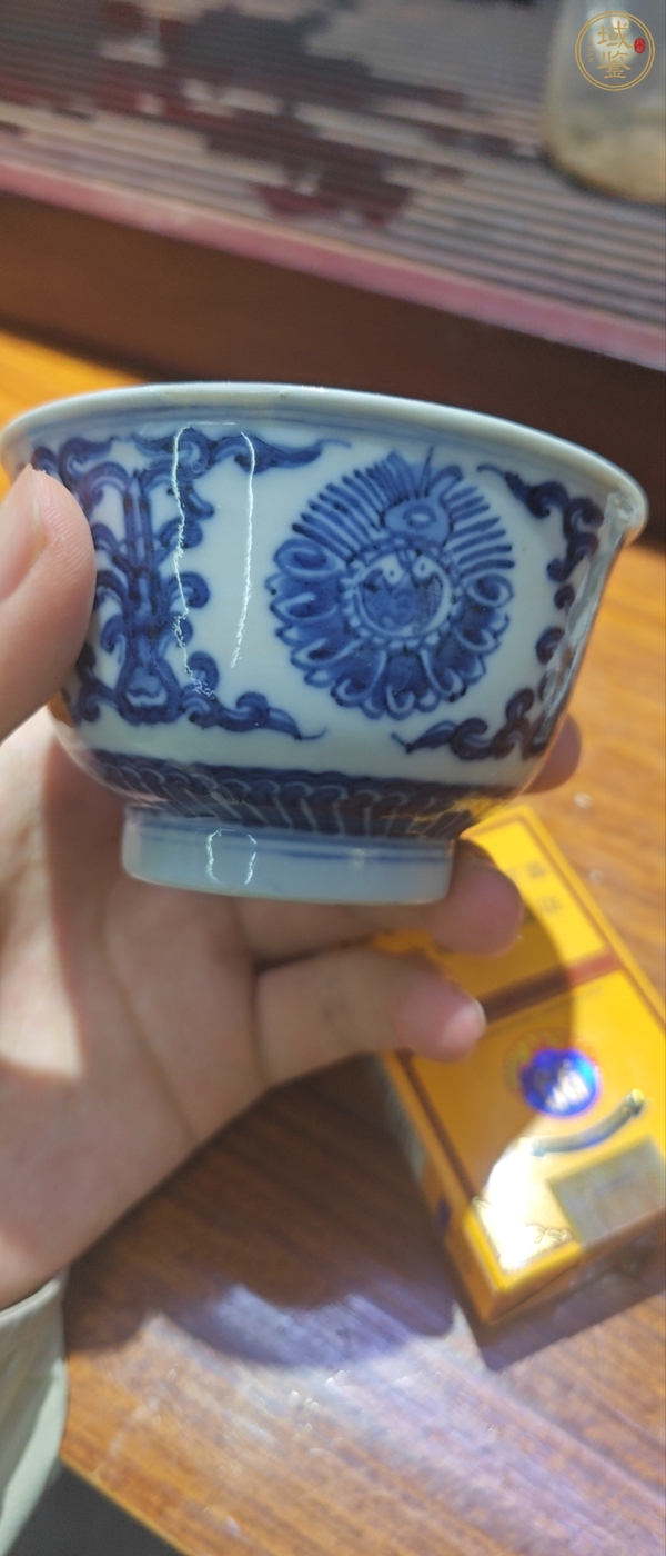 古玩陶瓷花卉紋青花杯真品鑒賞圖