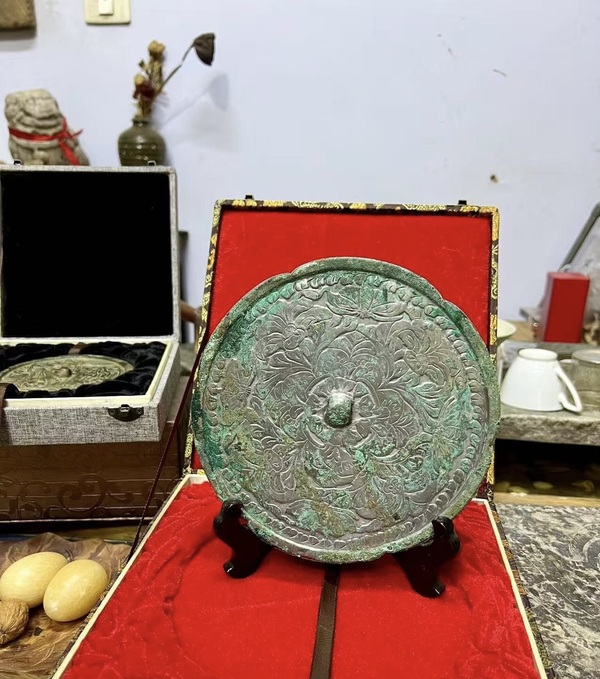 古玩銅器唐·蝶戀花鏡拍賣,當前價格15000元