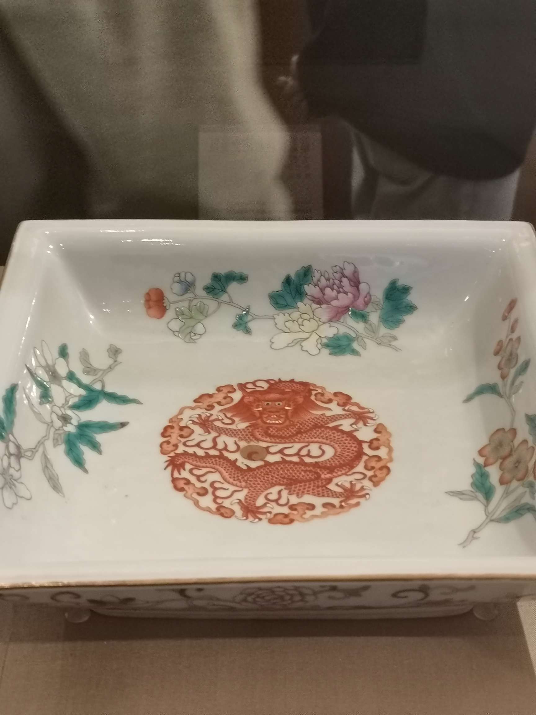 域鑒古瓷緣齋的店鋪