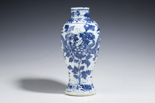 古玩陶瓷清光緒·青花龍穿花紋雞腿瓶拍賣,當(dāng)前價(jià)格2980元