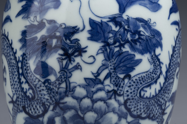 古玩陶瓷清光緒·青花龍穿花紋雞腿瓶拍賣,當(dāng)前價(jià)格2980元