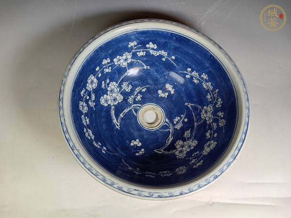 古玩陶瓷清中晚冰梅紋青花盆真品鑒賞圖