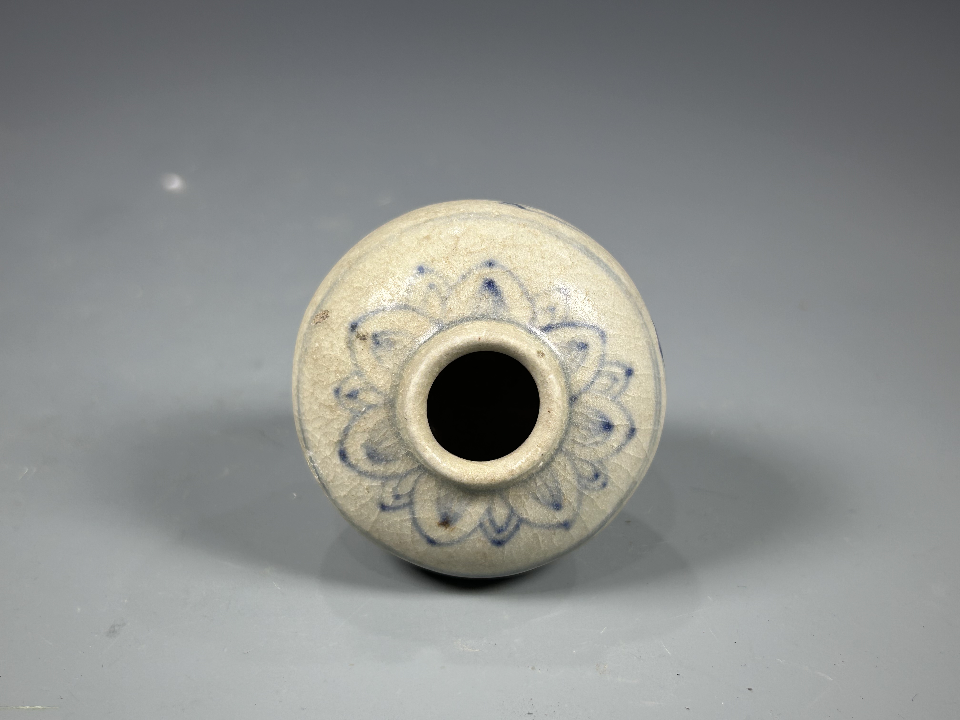 域鉴古玩】明代·青花飞鸟纹水盂拍卖价格/图片/值多少钱