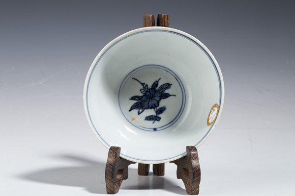 古玩陶瓷明萬歷·青花花鳥紋碗拍賣,當前價格1552元
