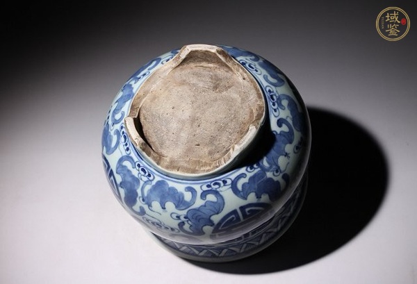 古玩陶瓷日本明治青花云蝠紋香爐真品鑒賞圖